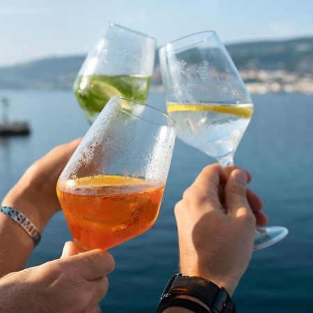 Отель Bea Boat Charter Ментона Экстерьер фото