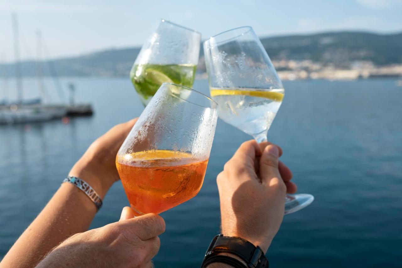 Отель Bea Boat Charter Ментона Экстерьер фото
